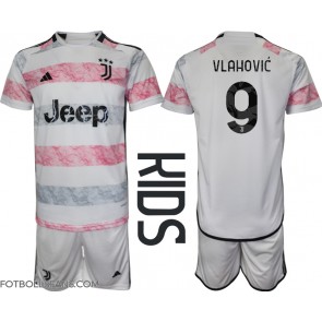 Juventus Dusan Vlahovic #9 Replika Bortatröja Barn 2023-24 Kortärmad (+ Korta byxor)